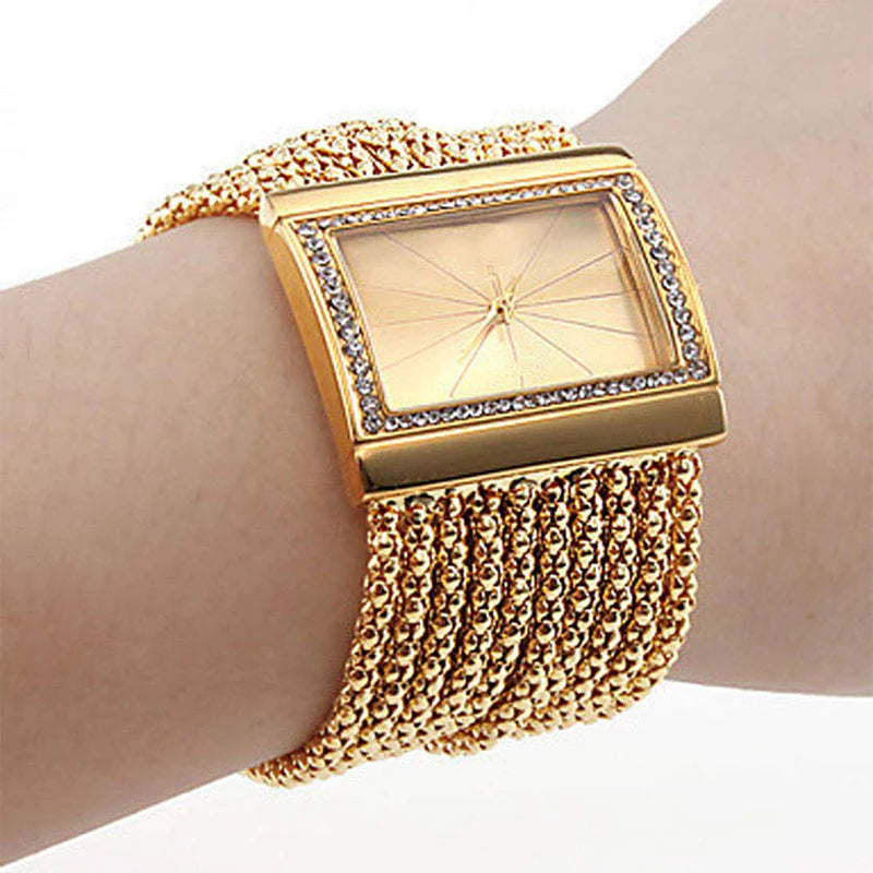✨ Žiarivé štvorcové hodinky, ktoré rozsvietia každý outfit! 💎 Glamour na ruke