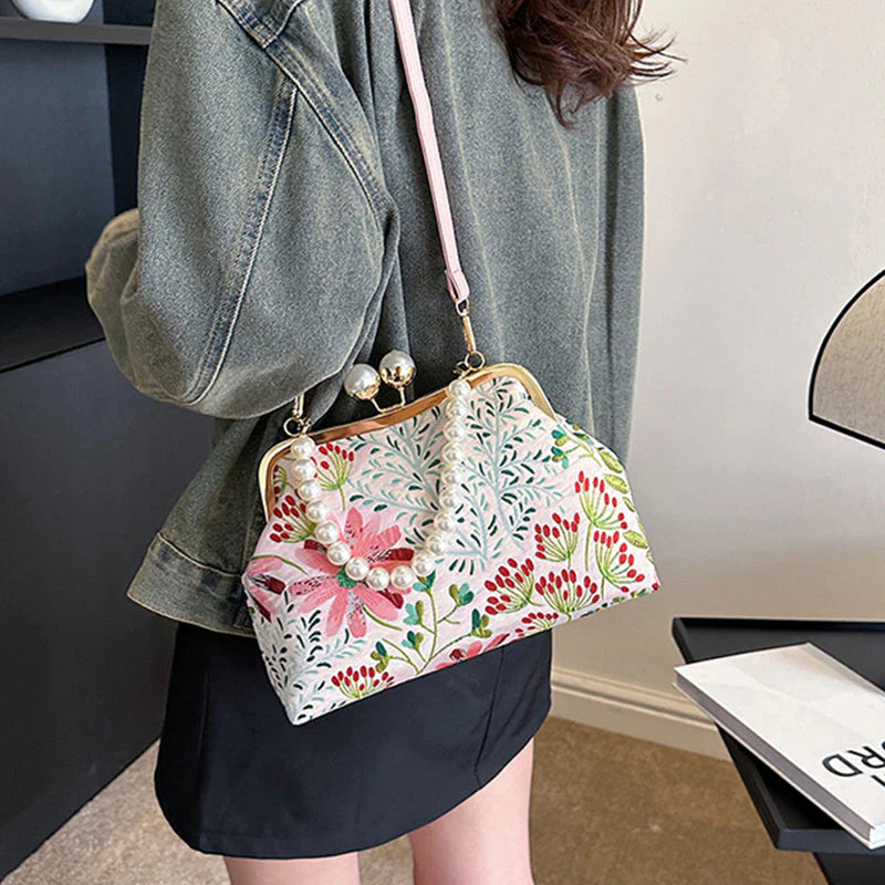 Floral Shell-Shaped Shoulder Bag – Elegant Design, Versatile Chain Strap, Spacious & Stylish