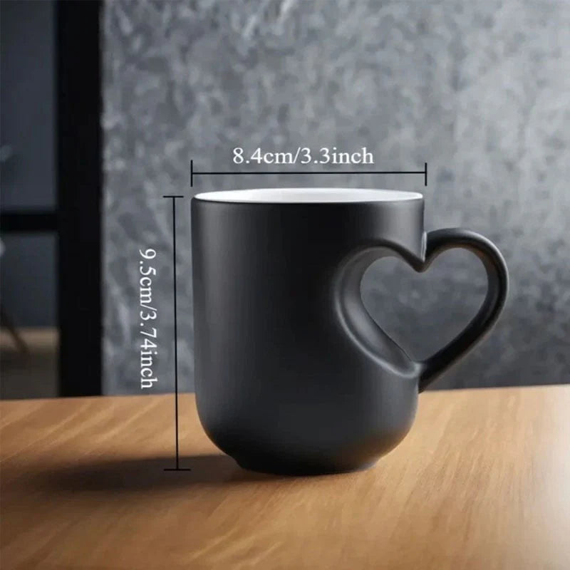 ☕ Magický hrnček meniaci farbu so srdcom – Romantika v každom dúšku! ✨