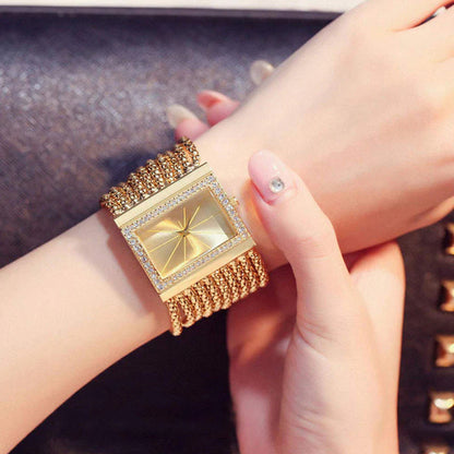 ✨ Žiarivé štvorcové hodinky, ktoré rozsvietia každý outfit! 💎 Glamour na ruke
