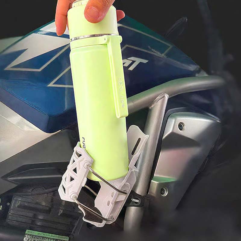 🏍️ Unavený z pitia počas jazdy na motorke? Drž si nápoj bezpečne a pohodlne! ☕