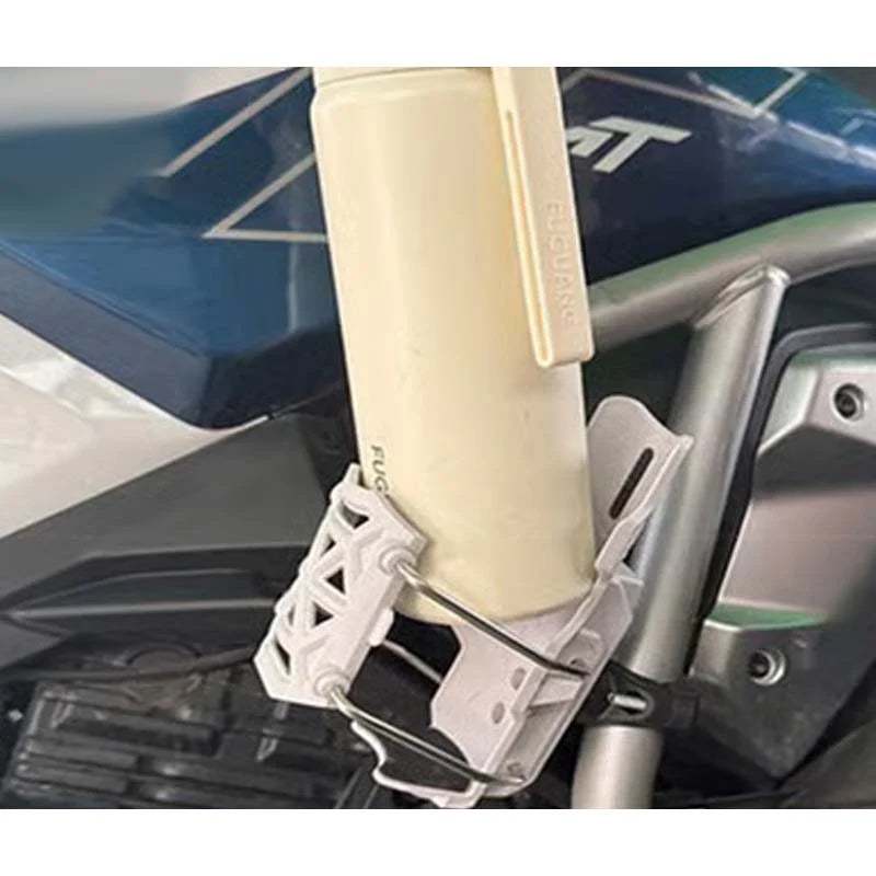 🏍️ Unavený z pitia počas jazdy na motorke? Drž si nápoj bezpečne a pohodlne! ☕