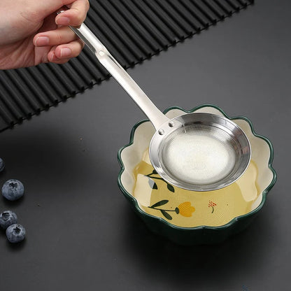 🍽️Prémiové sitko z nehrdzavejúcej ocele s jemnou sieťkou – ergonomická rukoväť, odolné voči teplu a ľahko sa skladuje