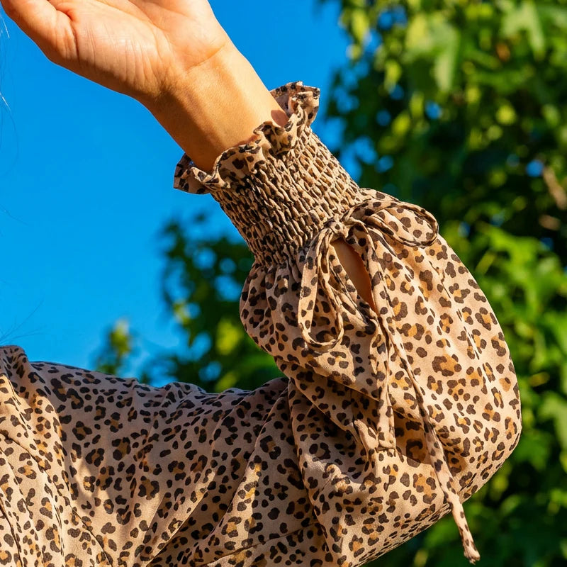 👗 Pohodlné dámske minišaty s volánmi a V-výstrihom 💖