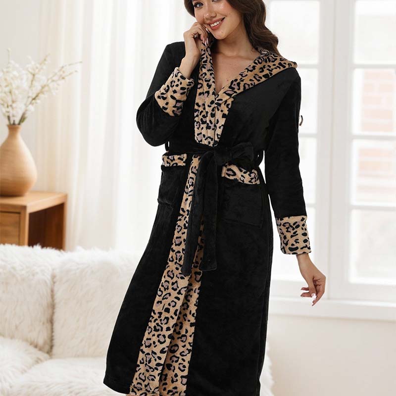 【🐆Elegantný dizajn a kontrastné farebné detaily】Kobiety Przytulny szlafrok z kapturem w panterkę