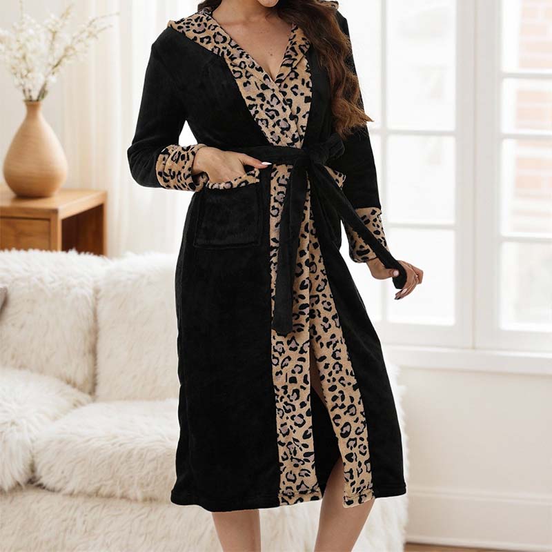 【🐆Elegantný dizajn a kontrastné farebné detaily】Kobiety Przytulny szlafrok z kapturem w panterkę