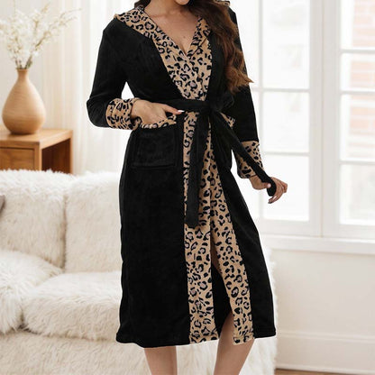 【🐆Elegantný dizajn a kontrastné farebné detaily】Kobiety Przytulny szlafrok z kapturem w panterkę