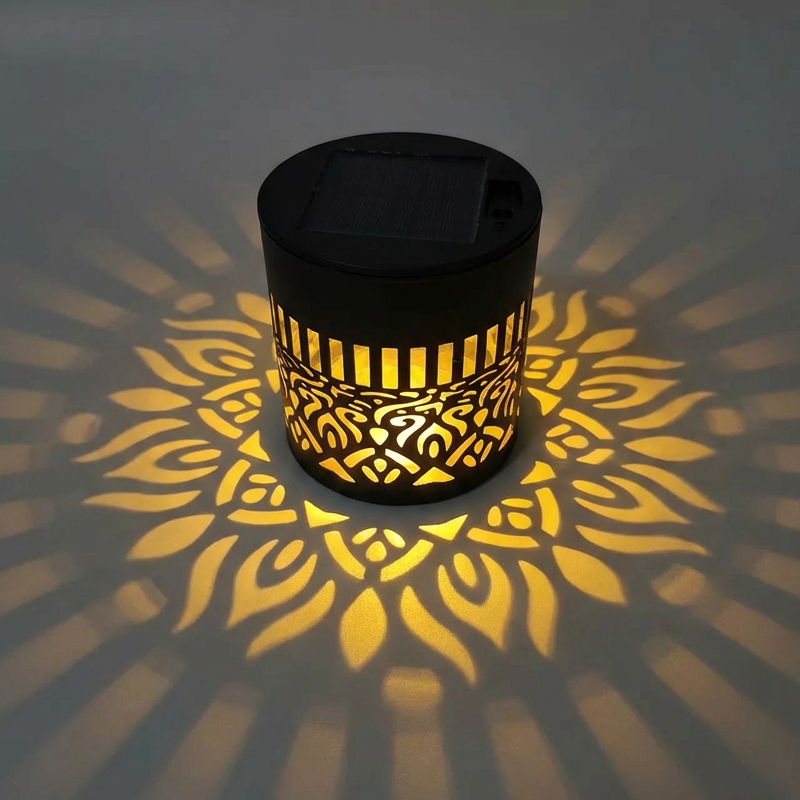 ☀️ Solárna mandala lampa do záhrady a na terasu - 2 v 1: stojaca a nástenná lampa - Dekoratívna svetelná dekorácia vo vintage štýle - Odolná voči hrdzi a trvácna ✨🪴🏡