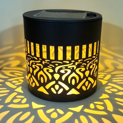 ☀️ Solárna mandala lampa do záhrady a na terasu - 2 v 1: stojaca a nástenná lampa - Dekoratívna svetelná dekorácia vo vintage štýle - Odolná voči hrdzi a trvácna ✨🪴🏡